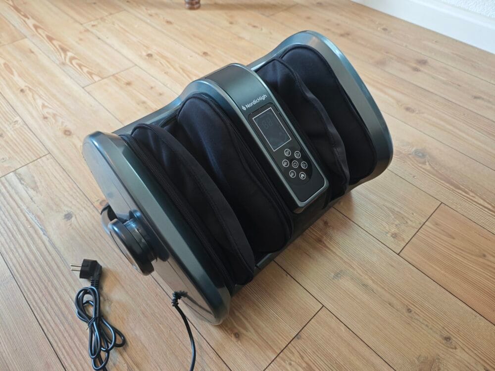 Fodmassager Pro+ fodmassagemaskinen stående oprejst set fra siden