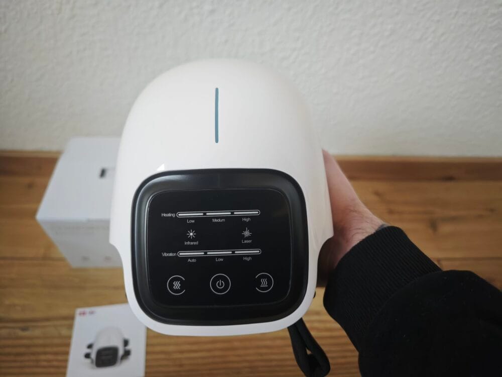 Jeg holder Comforth Kneecare i hånden